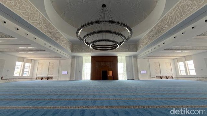 Menjelajahi Masjid Presiden Jokowi yang Megah di Abu Dhabi
